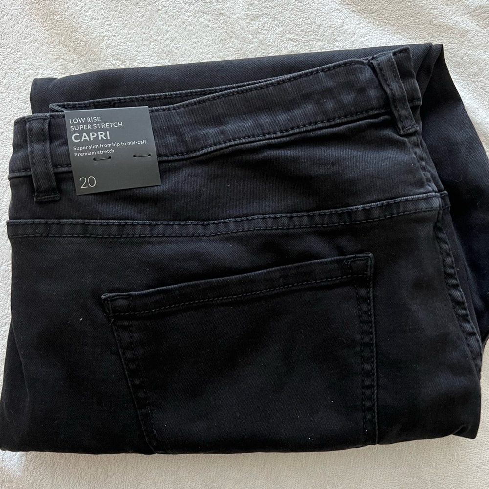 NWT Lane Bryant Low Rise Super Stretch Capri Size 20 Black